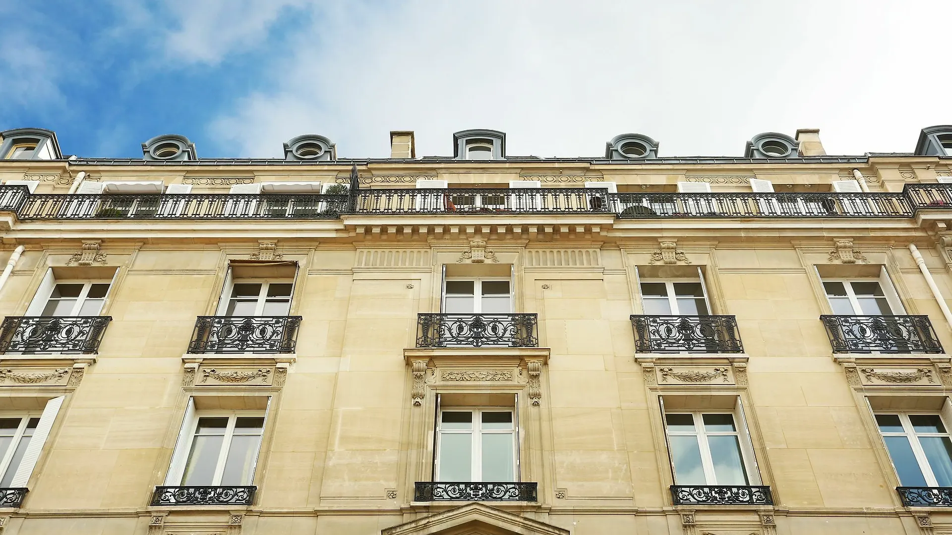Prestige Champs Elysees Paris